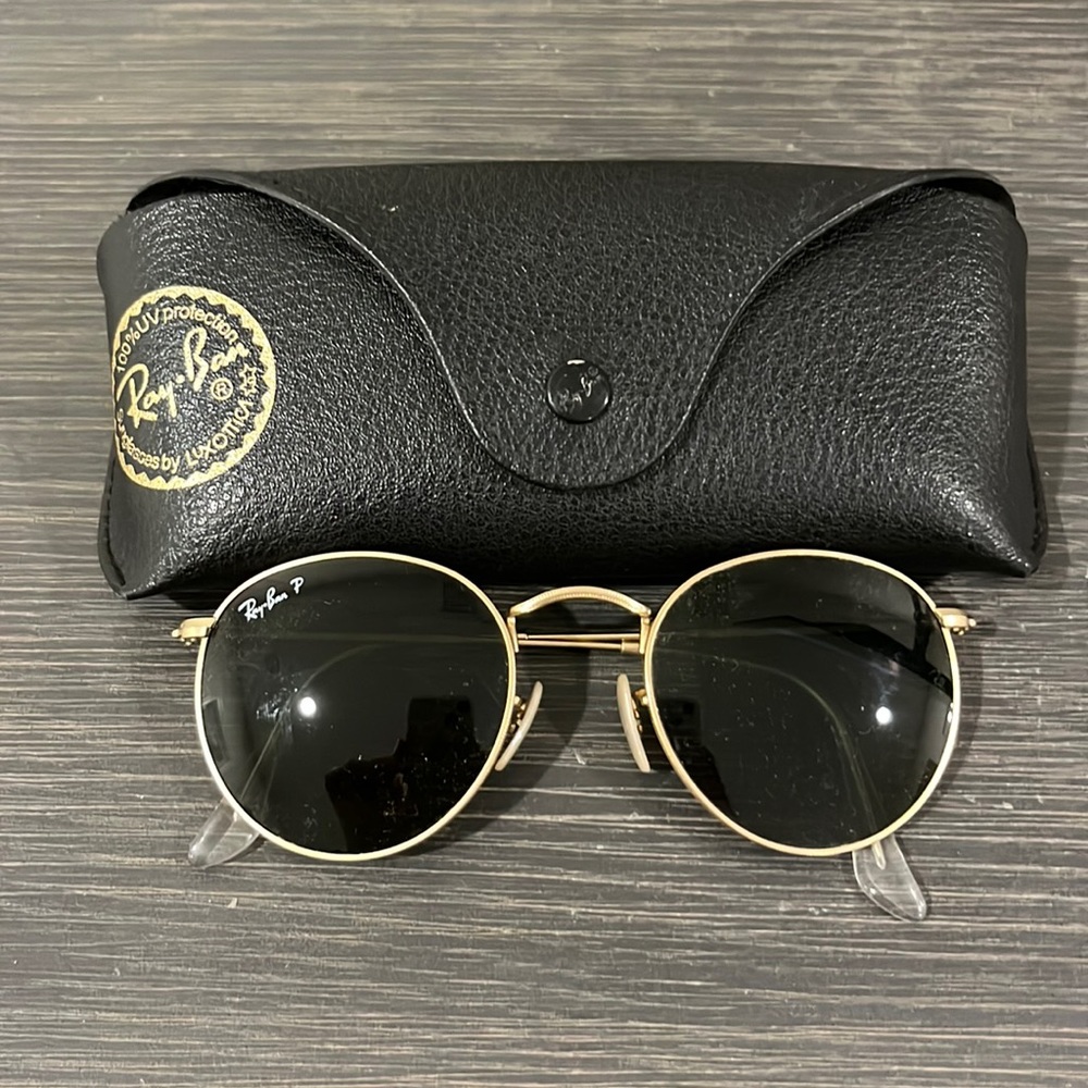 RAY BAN Round Metal Polarized sunglasses. Gold.